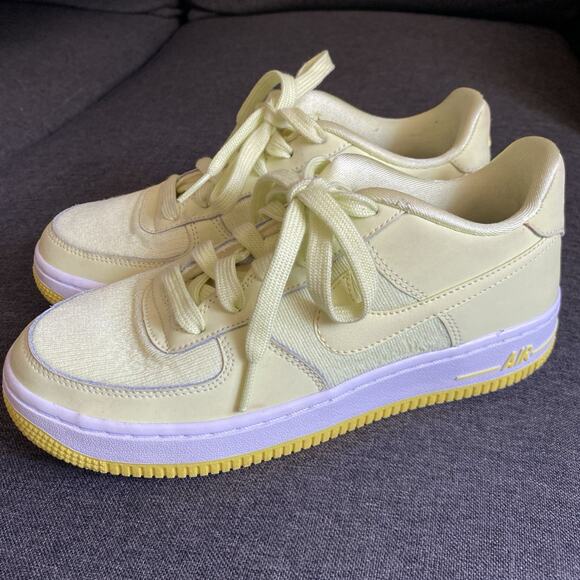 Nike Shoes - Nike Air Force 1 LV8 (GS) Shoes Size 5.5Y Citron Tint Style